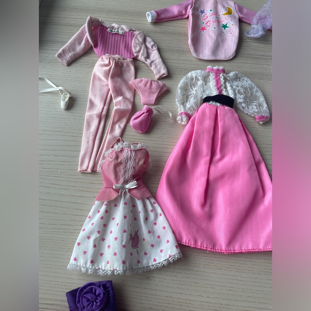 Vintage Barbie Clothes Bundle (80s–90s) – Great Condition - Picture 11 of 15